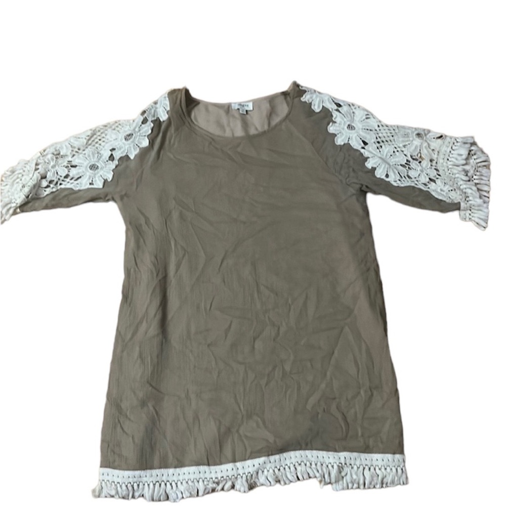 Ruffled brownish tint with flowers dress woman’s size medium. Perfect condition